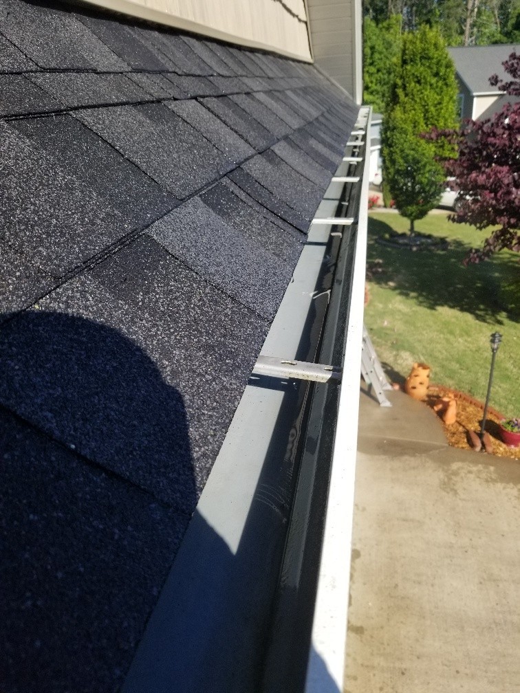 Gutter Cleaning and Brightening